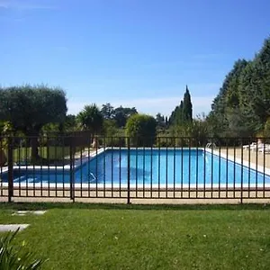 https://les-cigales-saint-andiol.fr-provencehotel.com